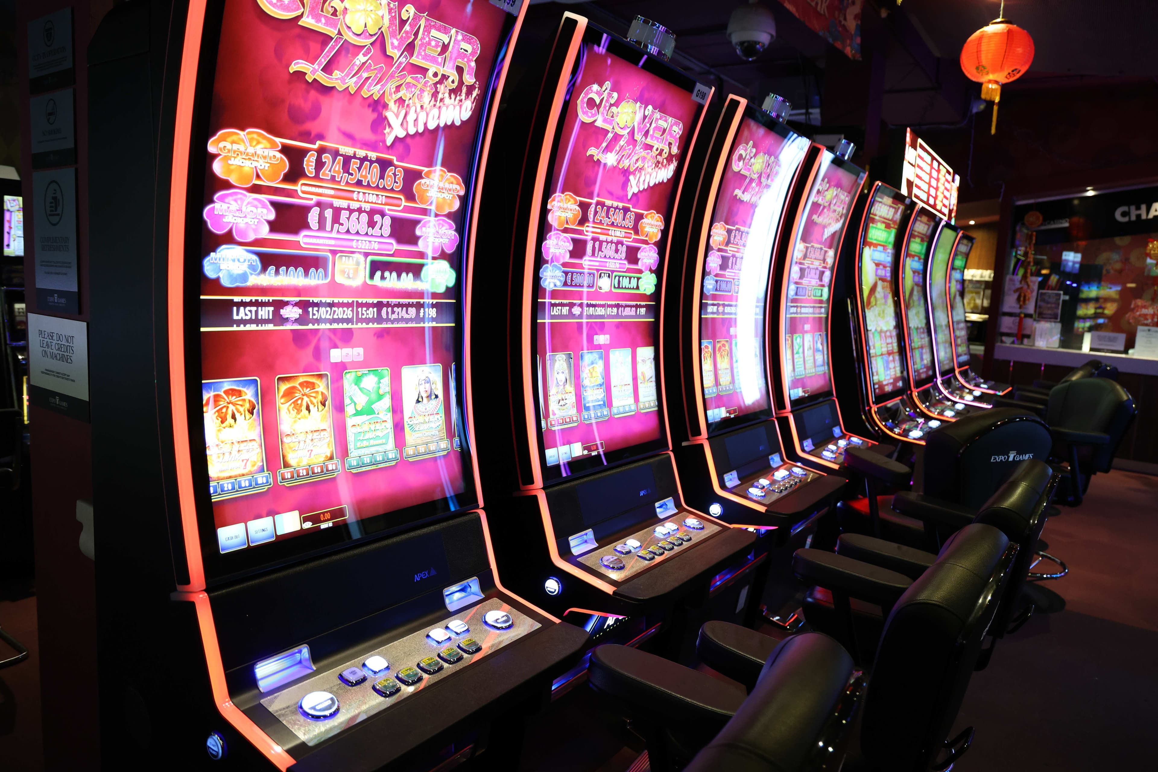 Clover Link pink gaming machines
